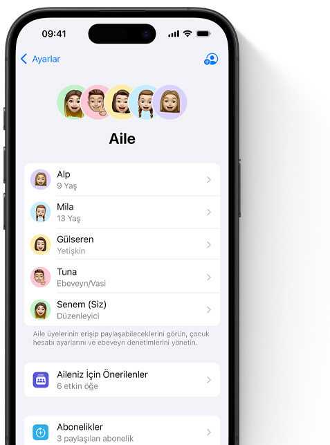Ayarlar’da Aile sayfas?n? g?steren iPhone ekran?, bireysel aile üyelerinin Memoji’leri, her biri kendi renkli dairesine yerle?tirilmi?, üst tarafta s?ralanm??, ayn? Memoji’ler Aile ??i Payla??m grubunun tüm üyelerini g?steren a?a??daki listede de bulunuyor