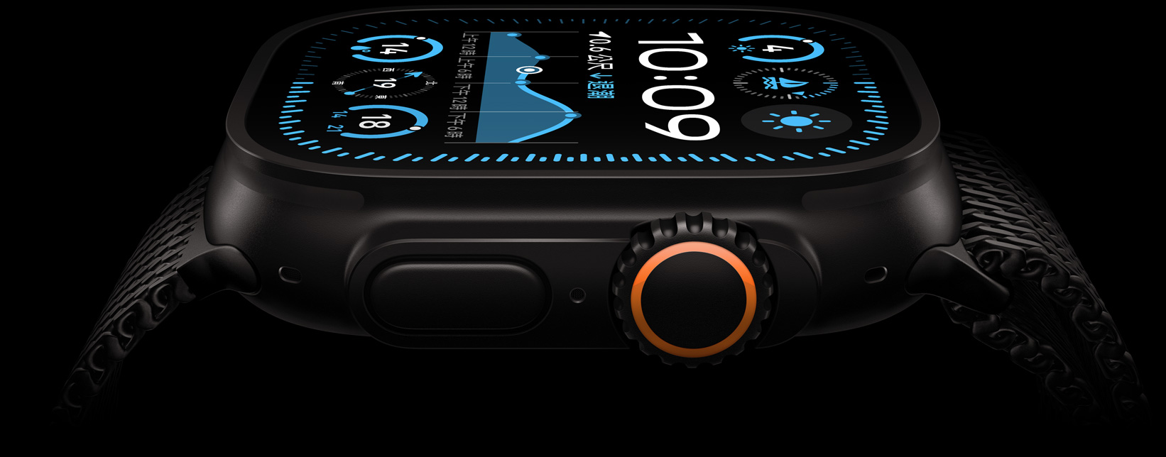 配備黑色鈦金屬錶殼的 Apple Watch Ultra 2，螢?zāi)伙@示時間、溫度和即時動態(tài)。
