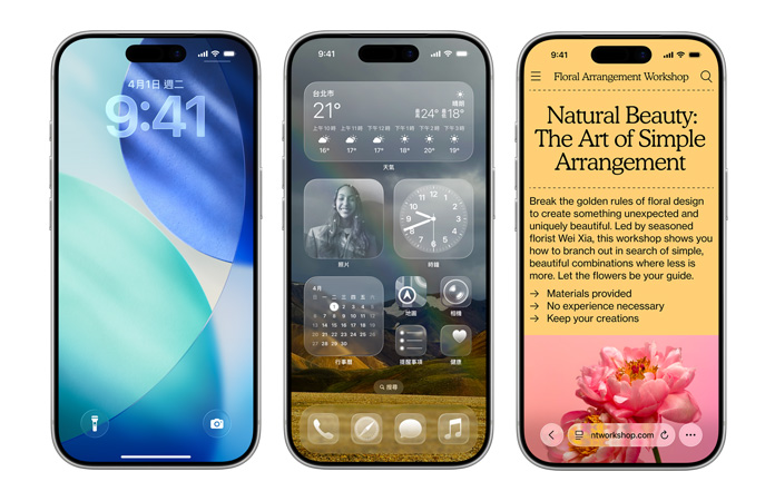iPhone 裝置並排展示 iOS 的各種全新設(shè)計元素，例如鎖定畫面中呈現(xiàn)時間的半透明 Liquid Glass 數(shù)字設(shè)計，以及主畫面中 Liquid Glass 設(shè)計的透明 app 圖像