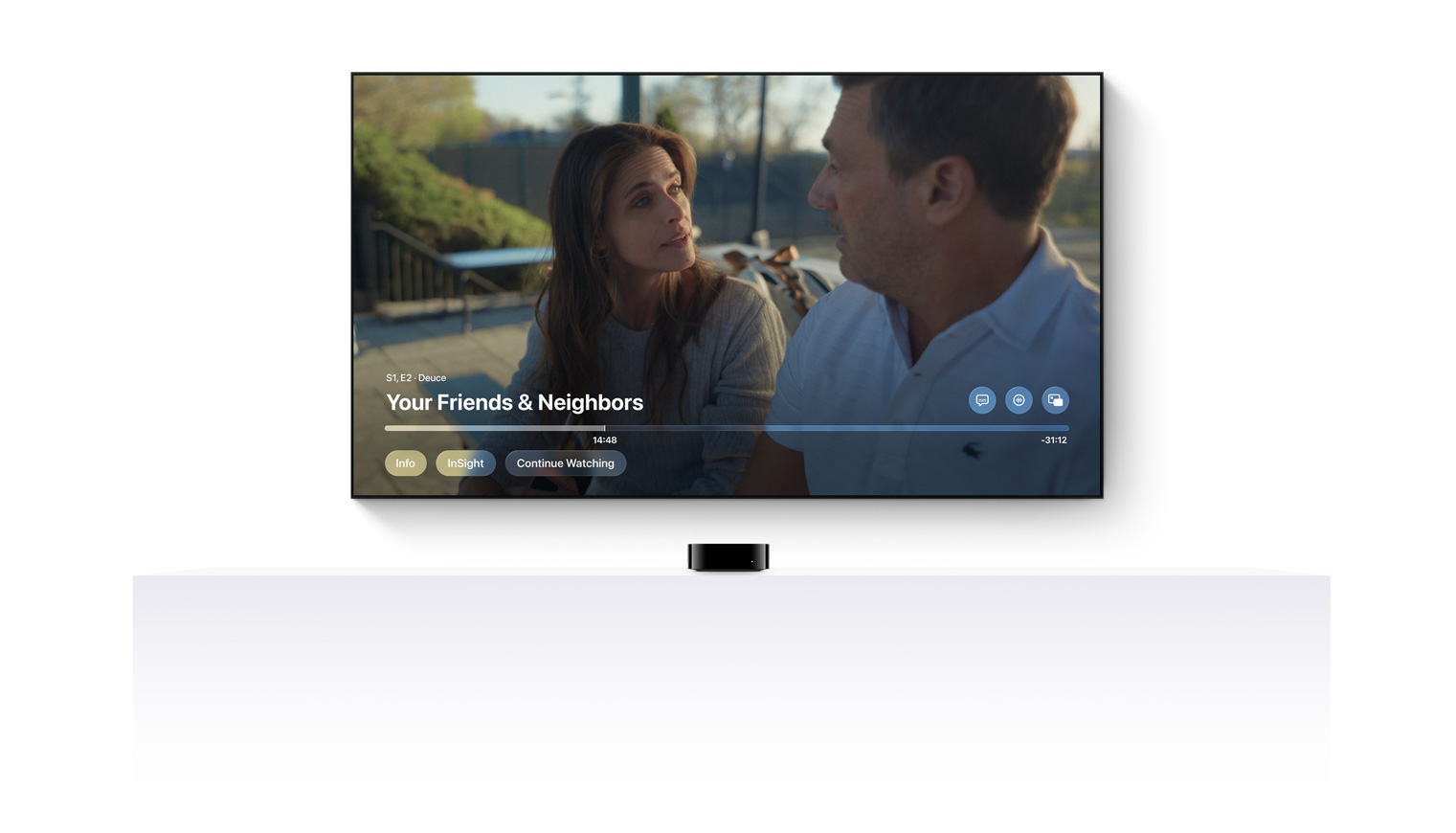 De Apple TV+-show ‘Your Friends & Neighbors’ op een tv-scherm. Onder de tv staat een Apple TV4K.