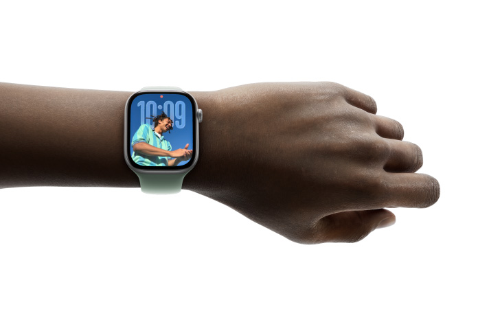 Apple Watch in Silver with rubber strap on a person’s wrist, face shows Notes app and a message