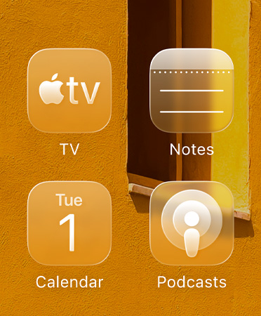 Gros plan sur les nouvelles ic?nes d'apps teintées, avec l’app Apple TV, Notes, Calendrier et Podcasts