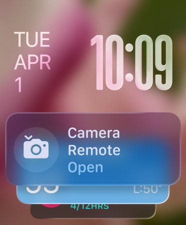 El widget Control de Cámara aparece en la parte inferior de la pantalla, con números translúcidos en la parte superior derecha y la fecha a la izquierda
