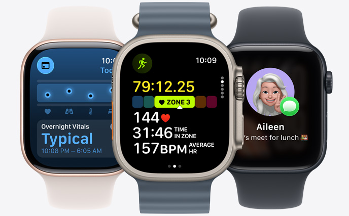 Tres modelos de Apple Watch: el del centro en color natural muestra mediciones cardiacas de un entrenamiento de carrera en curso; el de la derecha en negro azabache muestra un Genmoji; y el de la izquierda en blanco estelar muestra la app Signos Vitales