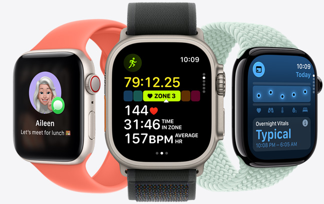 Ba phiên b?n Apple Watch, phiên b?n ? gi?a màu T? Nhiên v?i day ?eo màu ?en, m?t ??ng h? hi?n th? ?ang ch?y b? v?i s? li?u nh?p tim, phiên b?n bên ph?i màu ?en Bóng v?i day ?eo Xanh Ng?c Bi?n, m?t ??ng h? hi?n th? Genmoji và m?t Tin Nh?n, phiên b?n bên trái màu ánh Sao v?i day ?eo màu Quyt Chín, m?t ??ng h? hi?n th? ch? s? Sinh Hi?u Qua ?êm